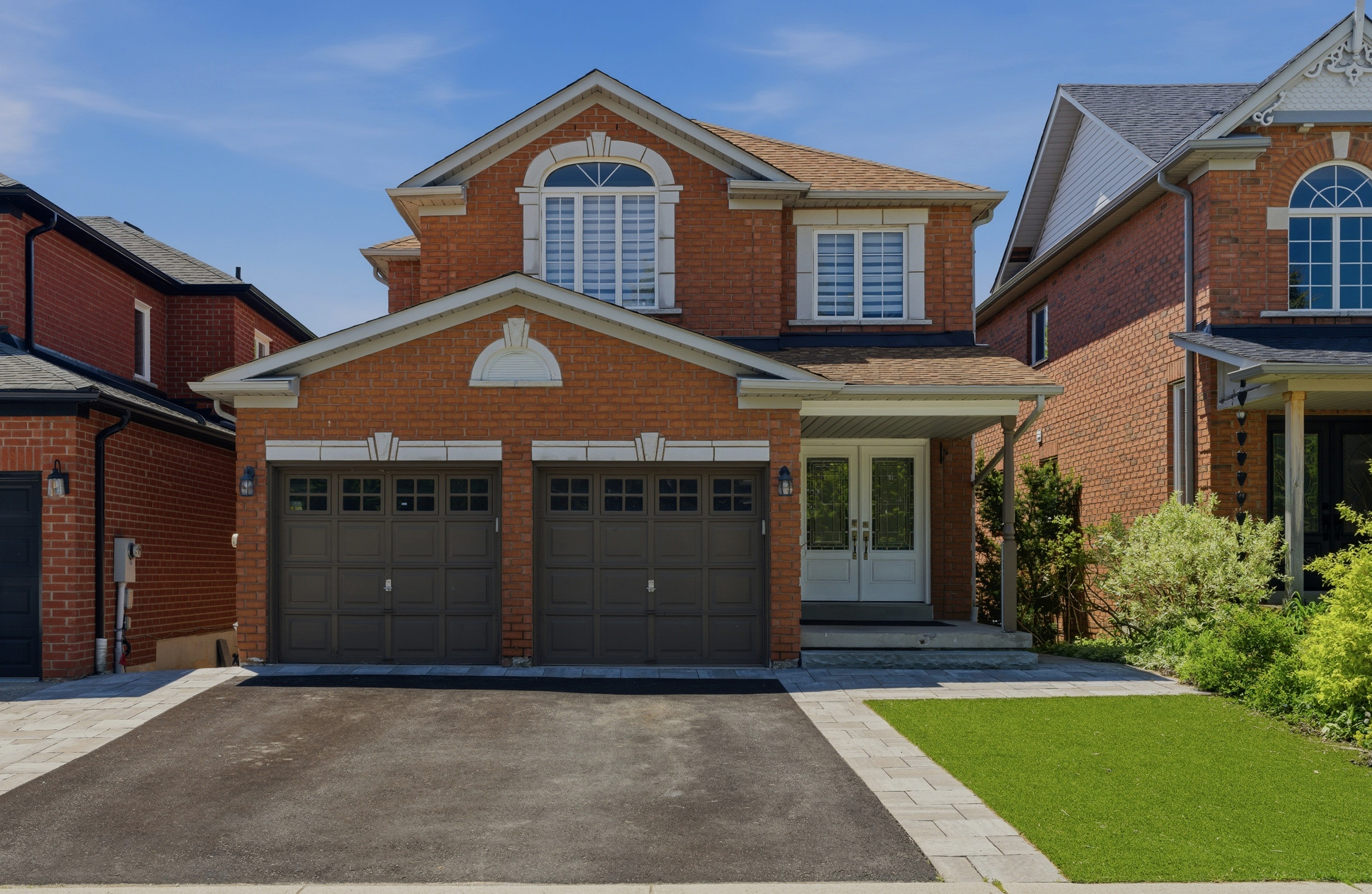 182 Mowat Crescent